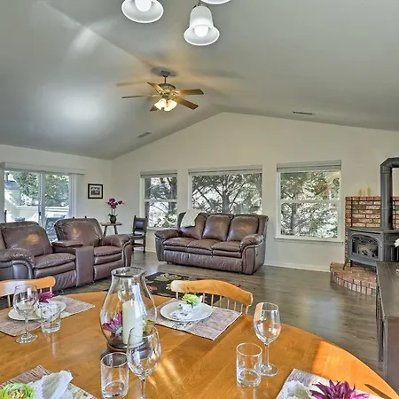 Centrally Located Mt Shasta Home With Deck! Mount Shasta Exterior foto