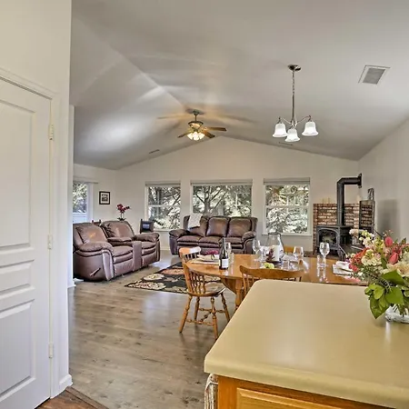 Centrally Located Mt Shasta Home With Deck! Mount Shasta Exterior foto