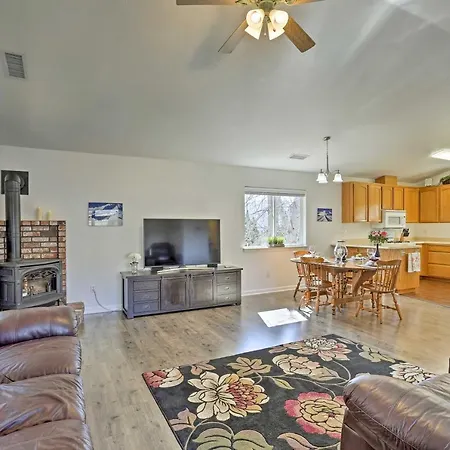 Centrally Located Mt Shasta Home With Deck! Mount Shasta Exterior foto