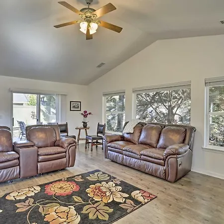 Centrally Located Mt Shasta Home With Deck! Mount Shasta Exterior foto