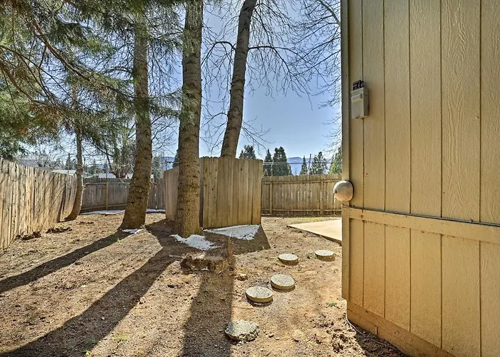 Centrally Located Mt Shasta Home With Deck!