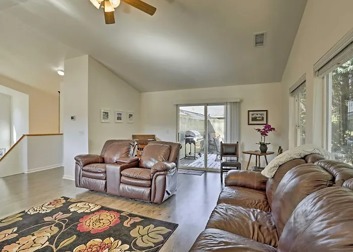 Centrally Located Mt Shasta Home With Deck!