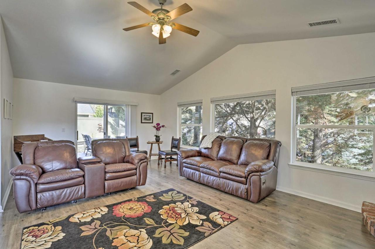 Centrally Located Mt Shasta With Deck! Holiday home Mount Shasta