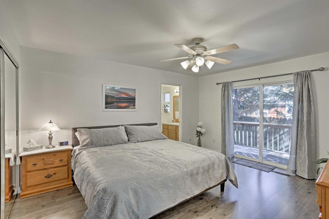 Holiday home Centrally Located Mt Shasta With Deck!
